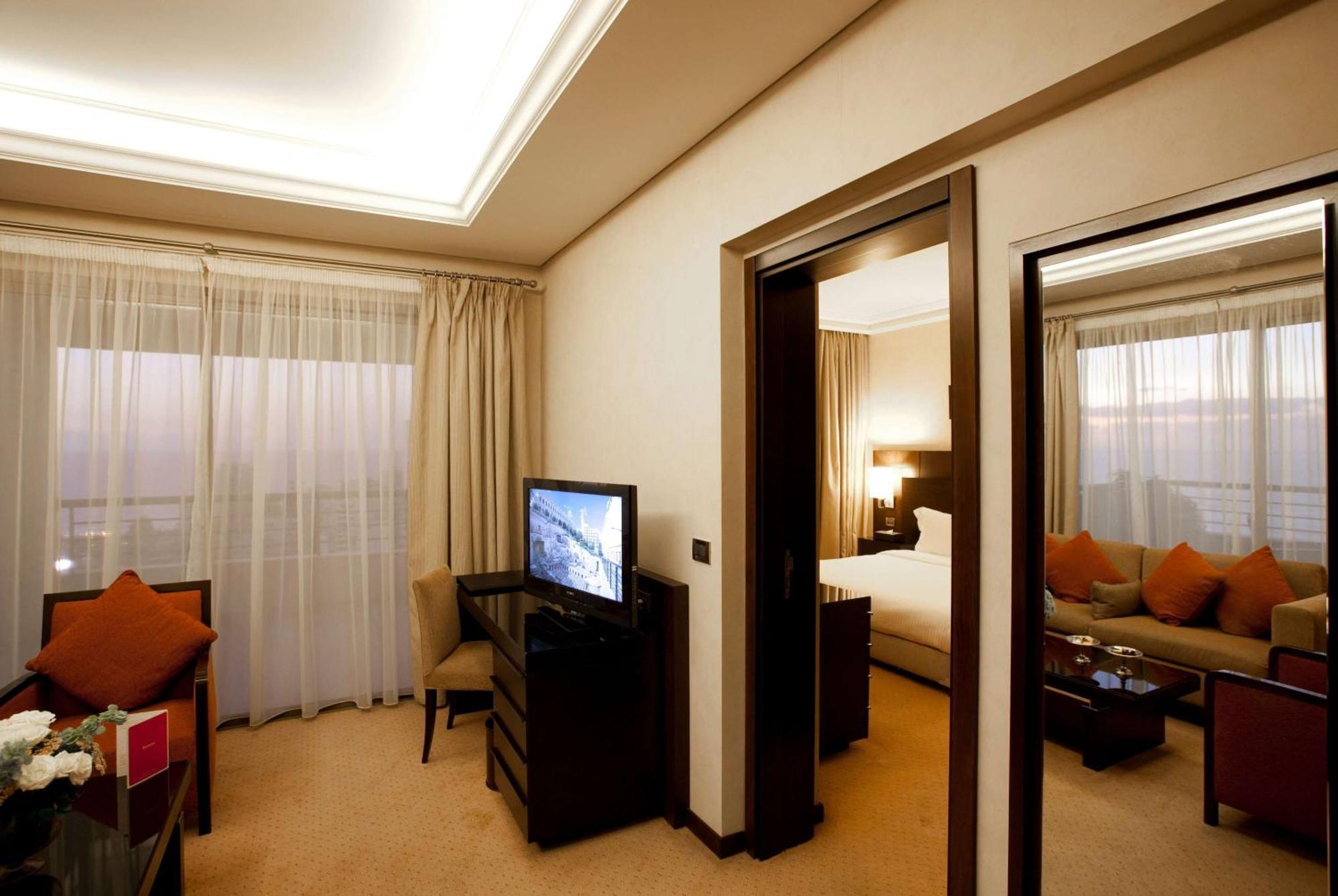 Ramada Plaza By Wyndham Beirut Raouche Hotel Exterior photo