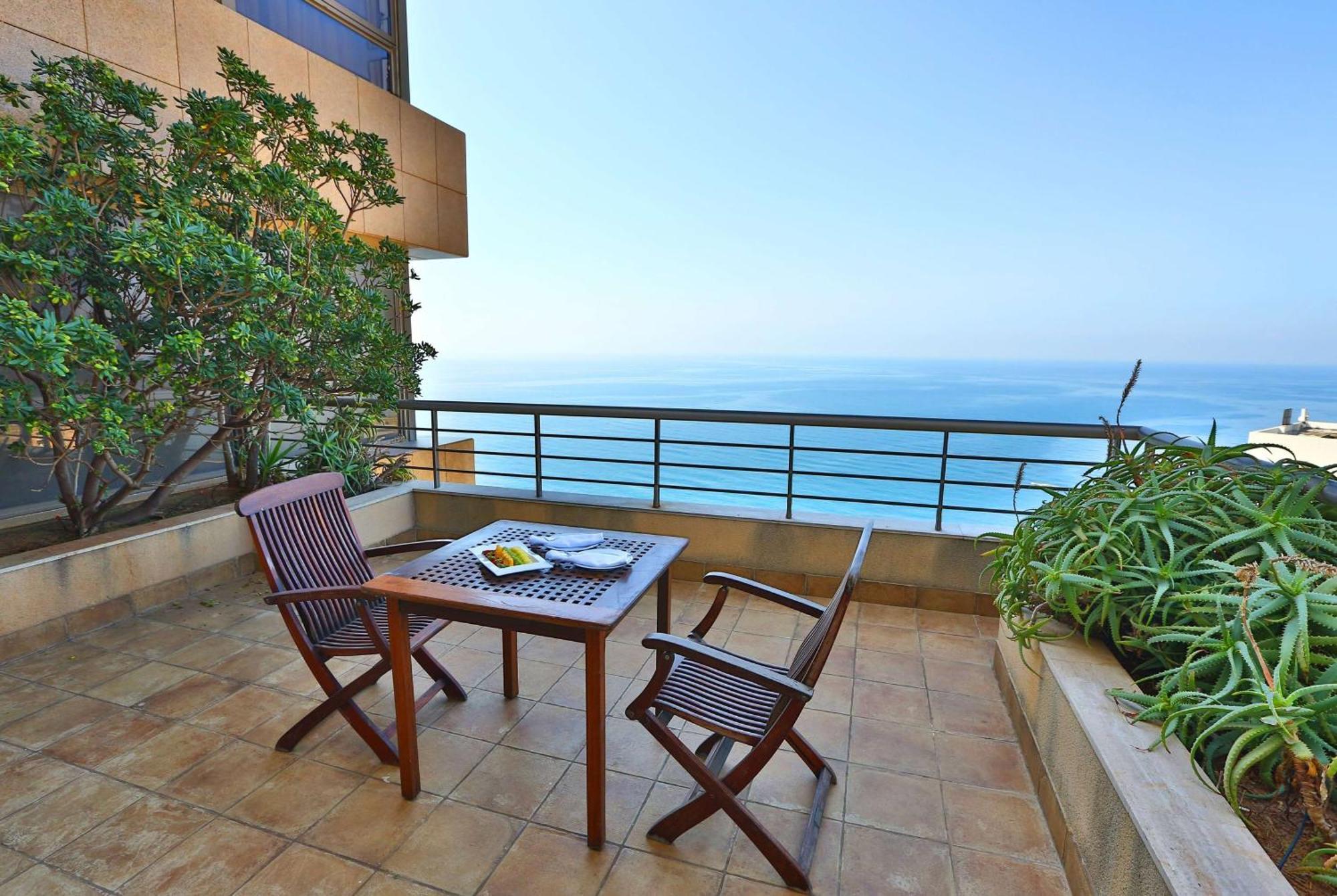 Ramada Plaza By Wyndham Beirut Raouche Hotel Exterior photo