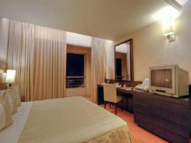 Ramada Plaza By Wyndham Beirut Raouche Hotel Exterior photo