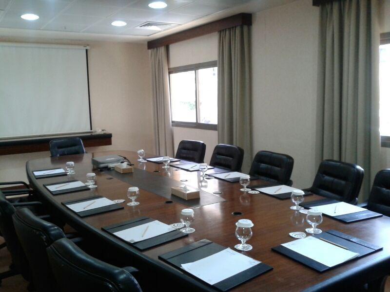 Ramada Plaza By Wyndham Beirut Raouche Hotel Exterior photo